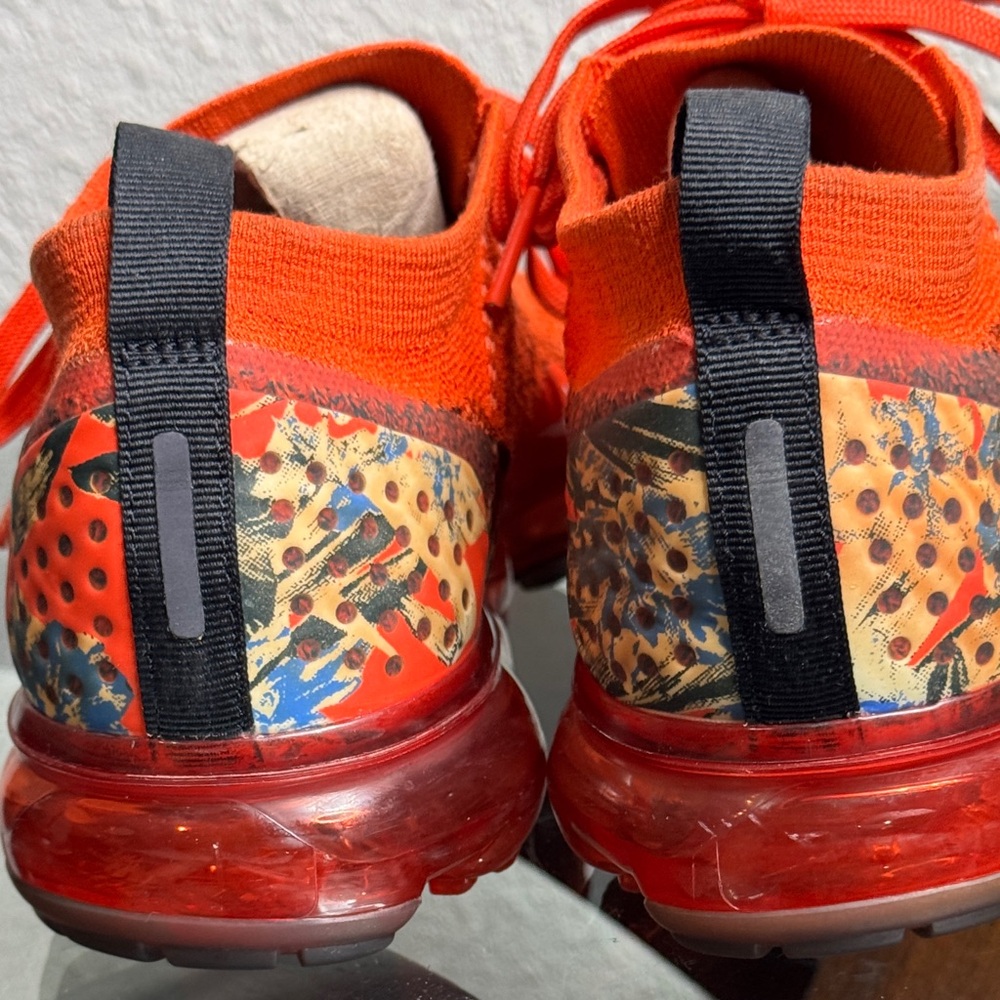 Nike Air VaporMax Flyknit 2 Sneakers
Size 8 USWomen's - Picture 6 of 10